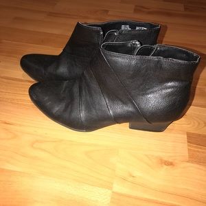 Ankle kitten heel booties